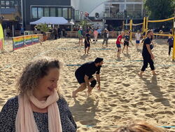 Beach-Volleyballturnier der tandem BTL, Impressionen vom Firmenevent, Zuschauerinnen