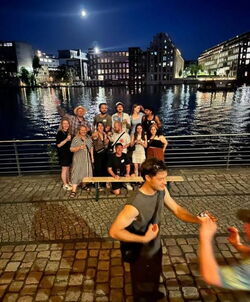 Gruppenfoto von Kolleg: innen