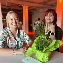 Geschäftsführerin Ria Schneider und Bereichsleiterin Claudia Spieckermann